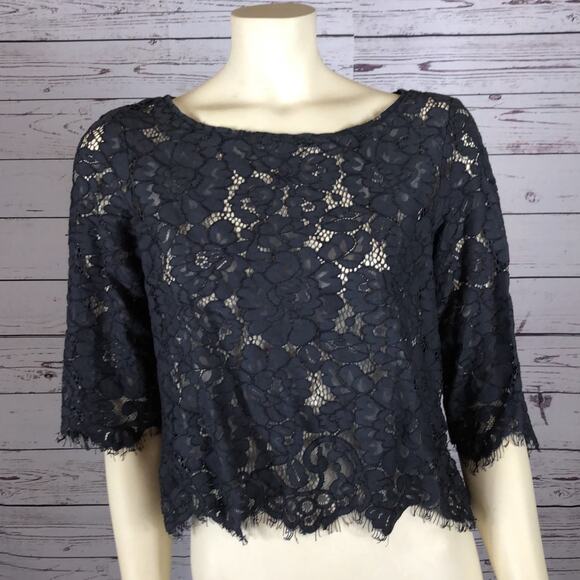Club Monaco Black Lace Cropped Top scalloped hems back button closing size small - Picture 3 of 12